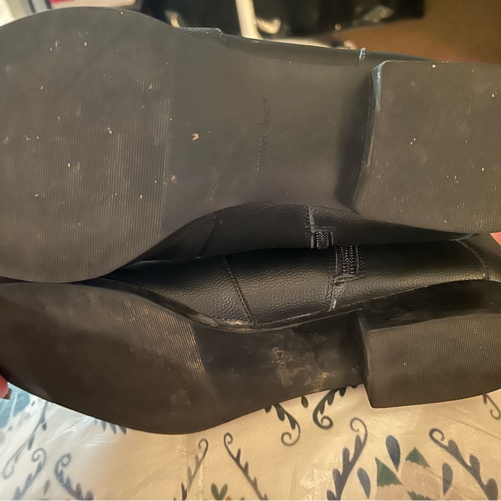 Comfortview Janis black boots, like new, sz 12W, side zipper, non skid - Picture 11 of 11